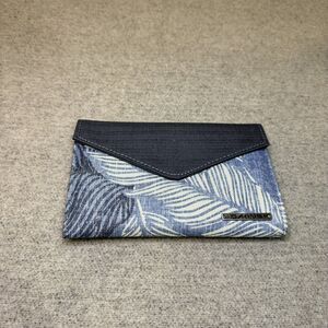 Dakine Wallet Women Blue Feather Print 9X6 in Pockets Organizer Travel